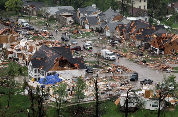 El tornado que azotó la noche del viernes la ciudad de St. Louis (Missouri) 