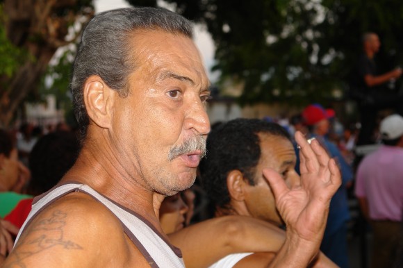 "Silvio es el bárbaro", me dijo este señor lleno de sabiduría popular. Foto: Rafael González/Cubadebate.