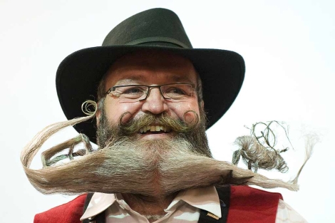 Un peluquero alemán ha ganado el premio al mejor bigote del mundo en el Campeonato Mundial de bigotes celebrado en Trondheim, Noruega.