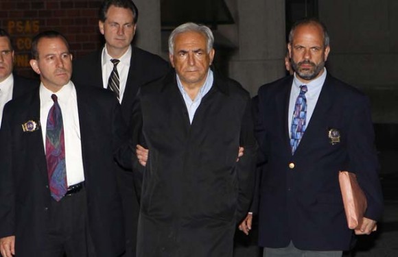 El director del FMI, Dominique Strauss-Kahn, a la salida del Departamento de Policía de Nueva York. Foto: Reuters