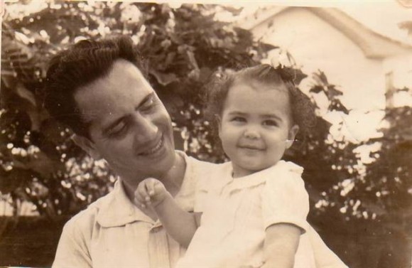 Domingo Ravenet y su hija Mariana en 1943. Foto Archivo personal de Mariana Ravenet.