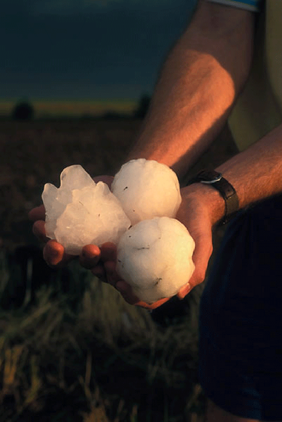 Bolas enormes de granizo en el condado de Meade, Kansas. Foto: Jim Reed