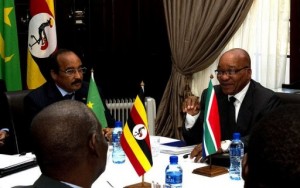 El presidente Zuma, con su homólogo mauritano (AFP, Alexander Joe)
