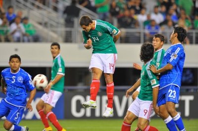 El juego entre México y El Salvador. Foto: Ulises Bravo