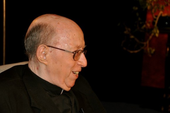 Monseñor Carlos Manuel de Céspedes en "Con 2 que se quieran", que conduce y dirige Amaury Pérez. Foto: Petí