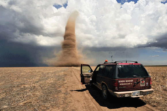 El equipo de Jim monitorea un tornado en Kansas. Foto: Jim Reed