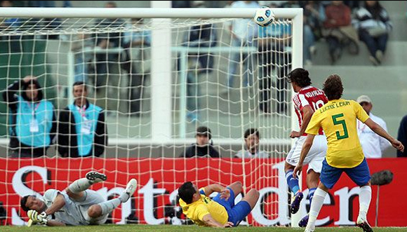 El paraguayo Nelsón Haedo marca el segundo gol de Paraguay