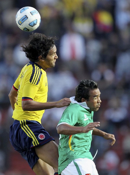 El colombiano Abel Aguiar (derecha) y el boliviano Jaime Robles durante el juego. Foto: Reuters/Guillermo Granja