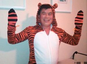 David Wu disfrazado de tigre en una foto divulgada en Twitter.