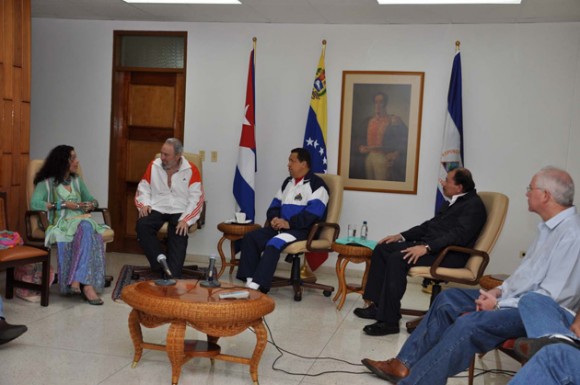 Rosario Murillo, Fidel, Chávez y el ministro venezolano Rafael Ramírez en La Habana. Foto: Estudios Revolución