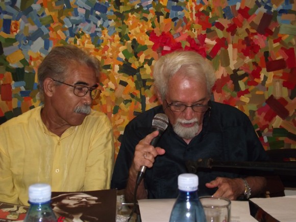 Pablo Armando Fernández dio lectura al poema, Números reveladores, dedicado a Fidel. Foto. Marianela Dufflar