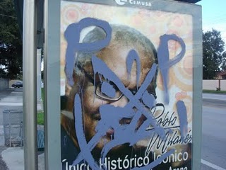 Promoción del concierto de Pablo Milanés en Miami, con pintada.