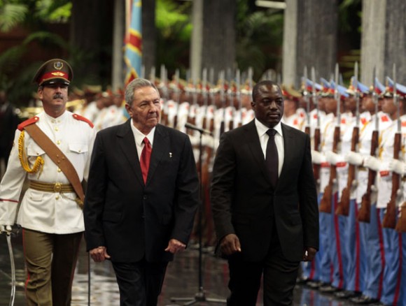 El presidente cubano,Raúl Castro, recibió hoy en esta capital a su homólogo de la República Democrática del Congo, Joseph Kabila, quien realiza una visita oficial. Foto: Ismael Francisco