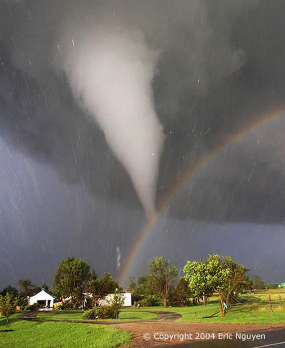 tornado-arco-iris-kansas-nasa
