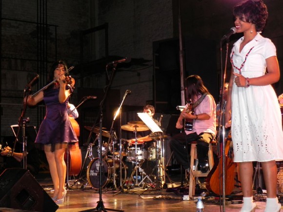 Músicos del grupo de Tanmy unidos a otros músicos invitados, permitieron disfrutar de un concierto de lujo. Foto: Marianela Dufflar