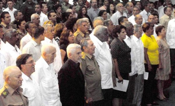 El general de Ejército, Raúl Castro Ruz, presidente de los Consejos de Estado y de Ministros de Cuba,  presidió el acto patriótico cultural contra el terrorismo de Estado  y de recordación de sus victimas, en la Sala Universal de las Fuerzas Armadas Revolucionarias, en La Habana, Cuba, el 6 de octubre de 2011. AIN FOTO/Oriol de la  CRUZ ATENCIO