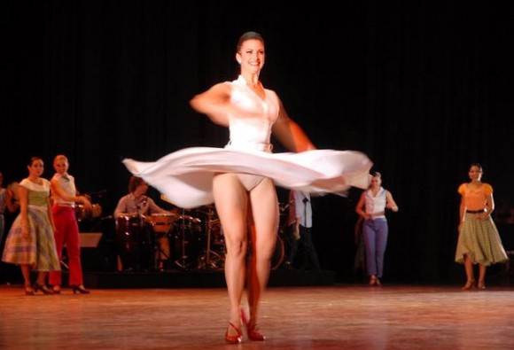 Obras emblemáticas del Ballet Lizt Alfonso, en su 20 aniversario en escena, en el Karl Marx, en La Habana, Cuba, el 28 de octubre de 2011. AIN/ Tony Hernández Mena