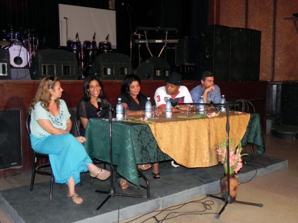  En la Casa de la Música de Miramar, fue presentado  “Mis 22 años”, producción discográfica de José Luis Cortés y NG. La Banda, bajo el sello EGREM. Foto: Marianela Dufflar