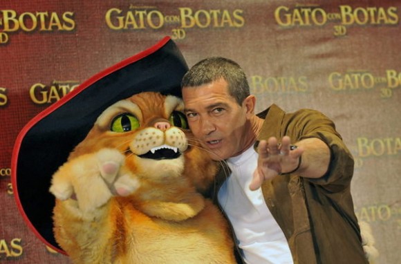 El actor español Antonio Banderas posa durante la promoción de 'El gato con botas' en Ciudad de México. Foto: Efe
