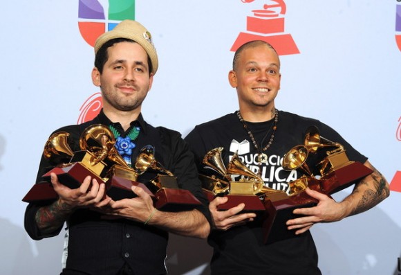 Calle 13 encabeza las nominaciones. Foto de 2011 cuando arrasaron en los Grammy Latinos.