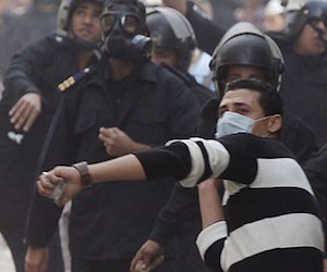 Militares egipcios rechazan llamados del pueblo a entregar el poder