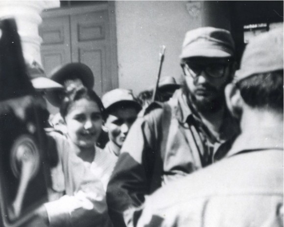 Fidel en un momento previo a la entrevista el 4 de enero de 1959. La cámara utilizada está en la extrema izquierda de la imagen. Foto: Cortesía de Rebeca Chávez.