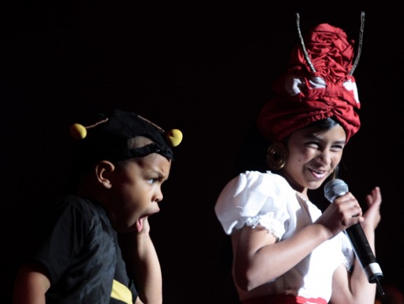 Presentación de la compañía cubana de teatro infantil La Colmenita y su filial colombiana, acompañadas por los acordes de 60 niños de la Filarmónica Juvenil de San Cristóbal, de Bogotá. Foto: Ismael Francisco