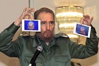 Fidel muestra las imágenes de Luis Posada Carriles en Panamá y denuncia el complot para asesinarlo.