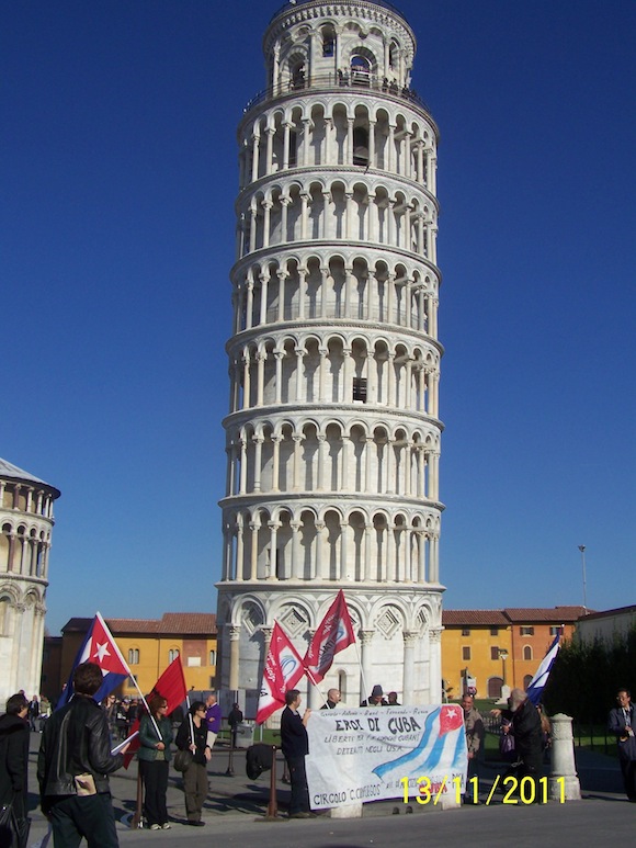 Los Cinco llegaron al pie de la Torre de Pisa