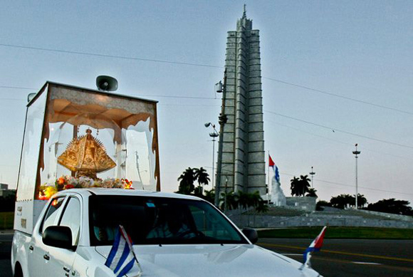 La patrona de Cuba en la Plaza de la Revolucion. Foto: Ismael Francisco