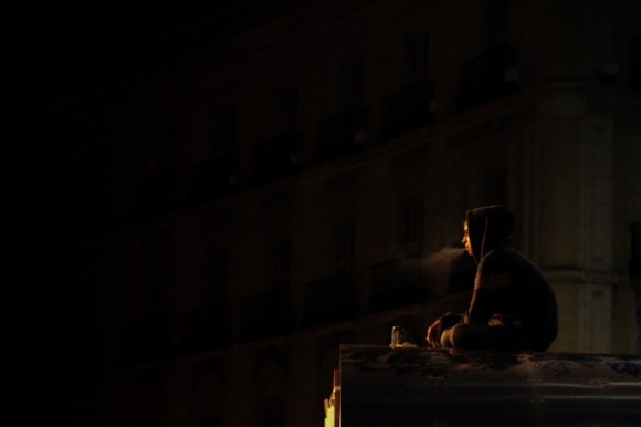 18 de mayo. Puerta del Sol. La soledad del indignado. Foto @kurioso