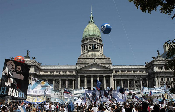 Apoyo popular a Cristina Fernández. Foto: EFE