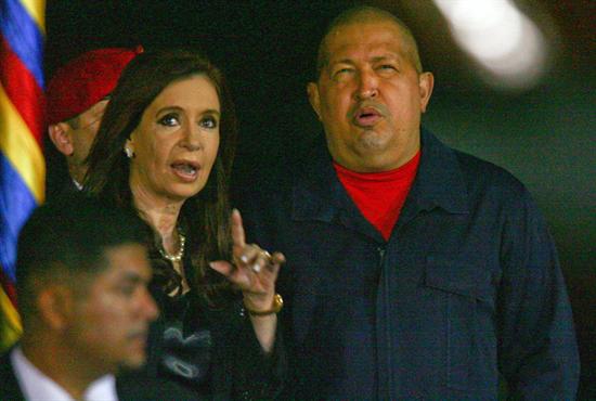 Presidente Chávez recibió a Cristina Fernández en Maiquetía 