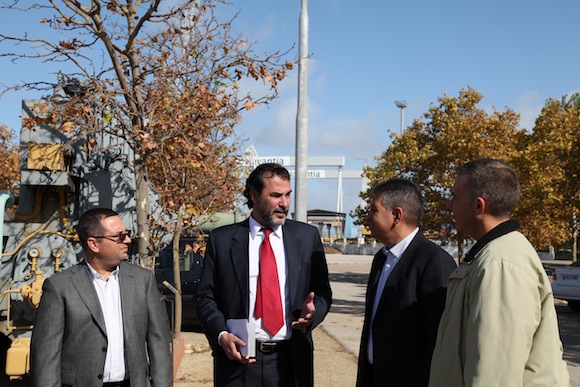 Mauricio Rodríguez, Segundo Secretario de la Embajada de Venezuela en España, en una visita a los astilleros de Navantia en noviembre.