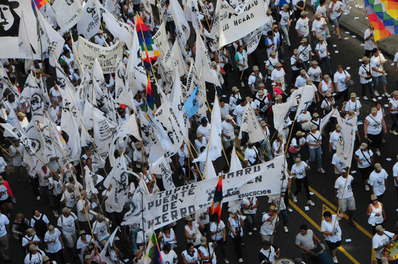 Apoyo popular a Cristina Fernández. Foto: Clarín.com