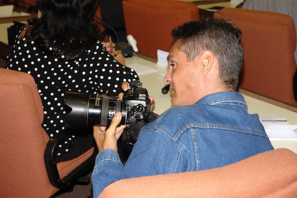 El fotorreportero y bloguero Roberto Suárez. Foto: David Vázquez/ Cubadebate