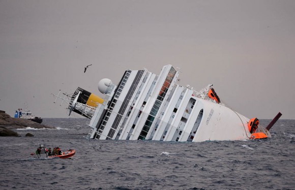ITALY-SHIPPING-TOURISM-ACCIDENT