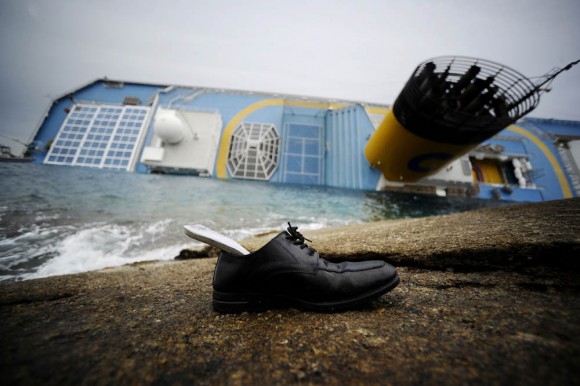 Naufragio del crucero Costa Concordia en el que fallecieron 32 personas