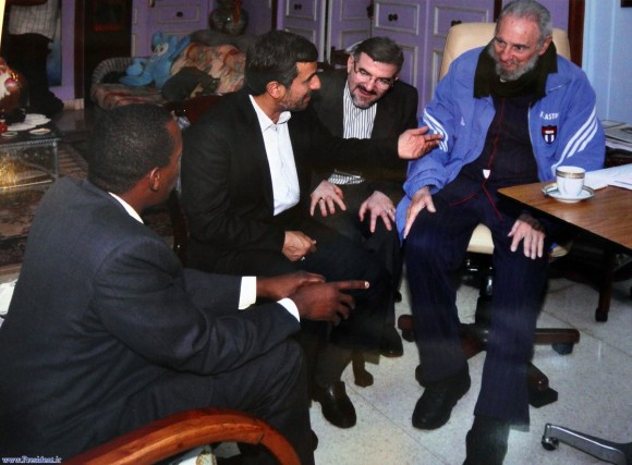 La presidencia de Irán divulgó este jueves imágenes de la visita del presidente de ese país, Mahmud Ahmadinejad, con el líder de la revolución cubana Fidel Castro en La Habana.