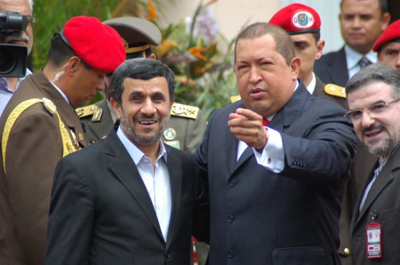 Ahmadineyad y Chávez. Foto: Noticias 24.