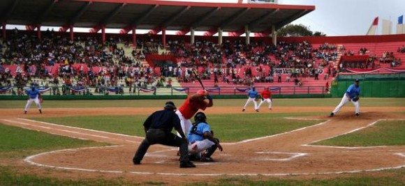 Juego de las Estrellas Veteranas del beisbol cubano,en estadio Victoria de Giron,  en Matanzas, el 18 de febrero de 2012. AIN FOTOMarcelino VAZQUEZ HERNANDEZ