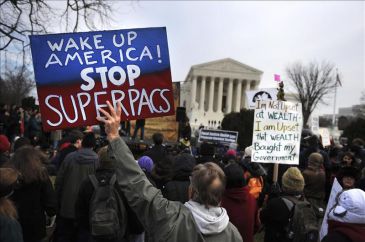  Fotografía tomada el pasado 20 de enero en la que se registró a varios partícipes del movimiento "Occupy" en el Capitol Hill en Washington (EE.UU.). La policía de Washington desmontó el campamento de indignados en la céntrica plaza McPherson de la capital estadounidense. EFE/Archivo 