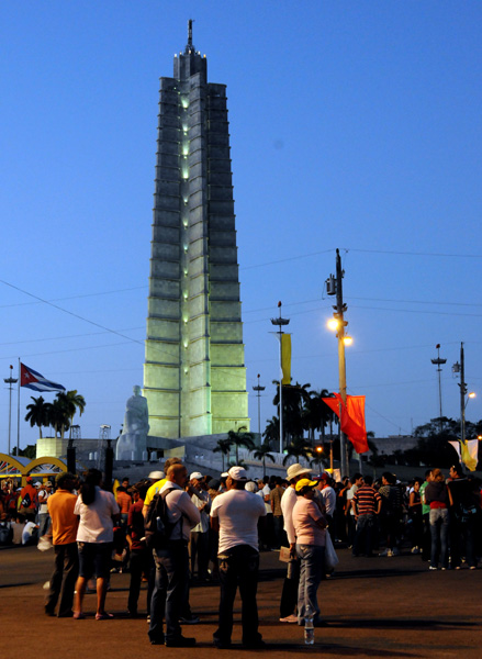 Amanecer en la Plaza de la Revolución José Martí. Foto: Ladyrene Pérez Pérez/Cubadebate.