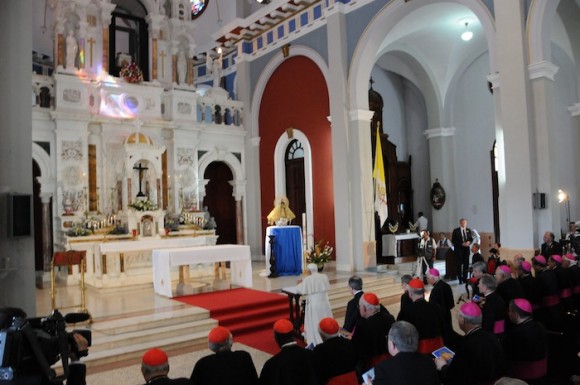 Benedicto XVI visita el Santuario de El Cobre, en Santiago de Cuba. Foto: Juvenal Balán