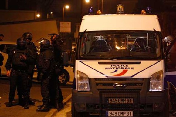 Merah, de 24 años y que se ha identificado como un muyahidín a las órdenes de Al Qaeda, se encuentra cercado en este bloque de viviendas del norte de Toulouse desde las tres de la mañana (hora local)