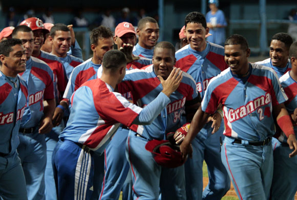 Alfredo Despaigne impone nuevo record de jonrones en una Serie Nacional. Foto: Ismael Francisco/Cubadebate