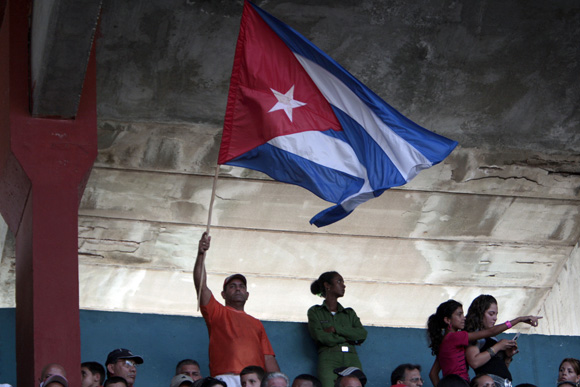 Aficionados en el Huelga.  Foto: Ismael Francisco/Cubadebate.