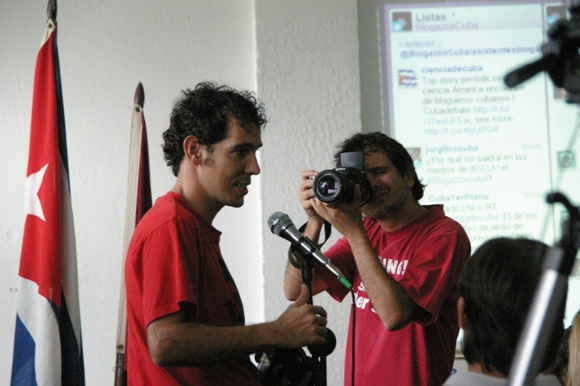 Encuentro de Blogueros Cubanos en Revolución. Foto: Vicente Feliú y Aurora Hernández/Cubadebate