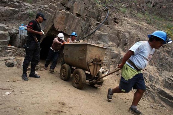 Mineros Perú. Foto: EFE