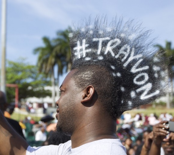 Manifestación en Miami este domingo por Tryvon Martin. Foto: J Pat Carter/ AP